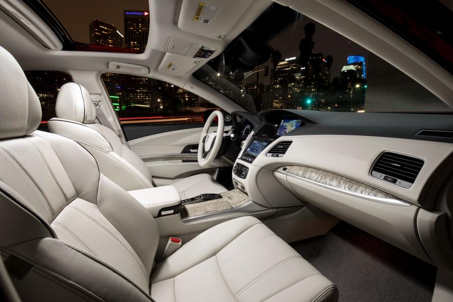 Интерьер Acura RLX Sport Hybrid SH-AWD 2017 года  (фото 31 из 52)